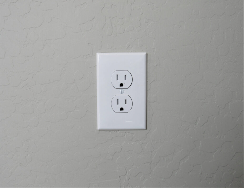 A white American electrical outlet